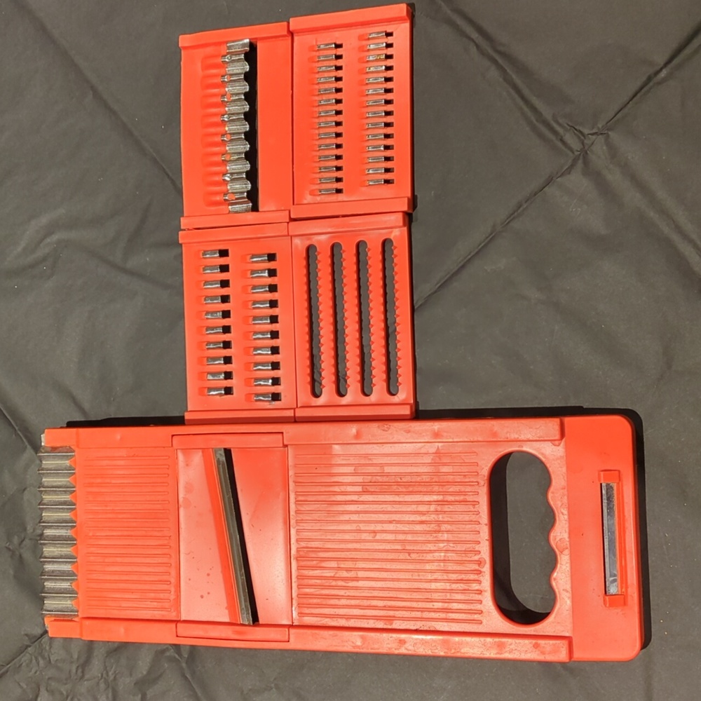 Kitchen Grater / Slicer